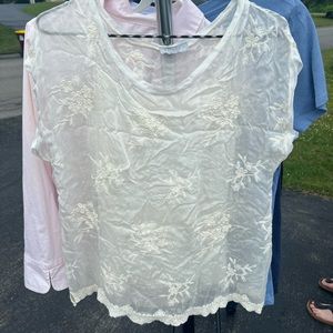 Blouse with lace detail